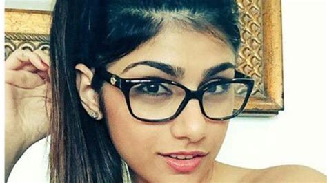 mia khalifa hijab|Controversial porn scene that lead to Mia Khalifa’s death threats.